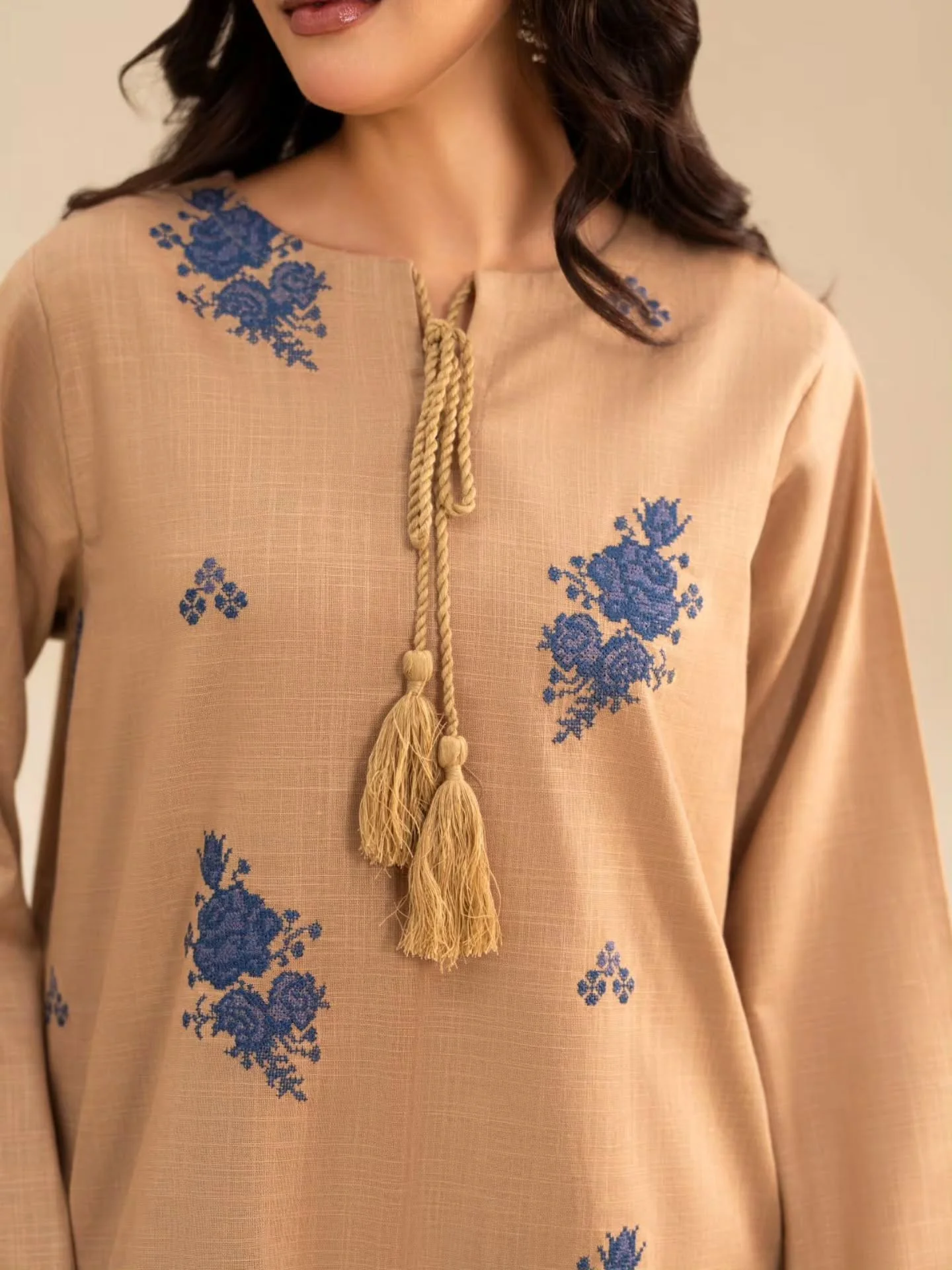 Arina 2 Pieces - Image 3