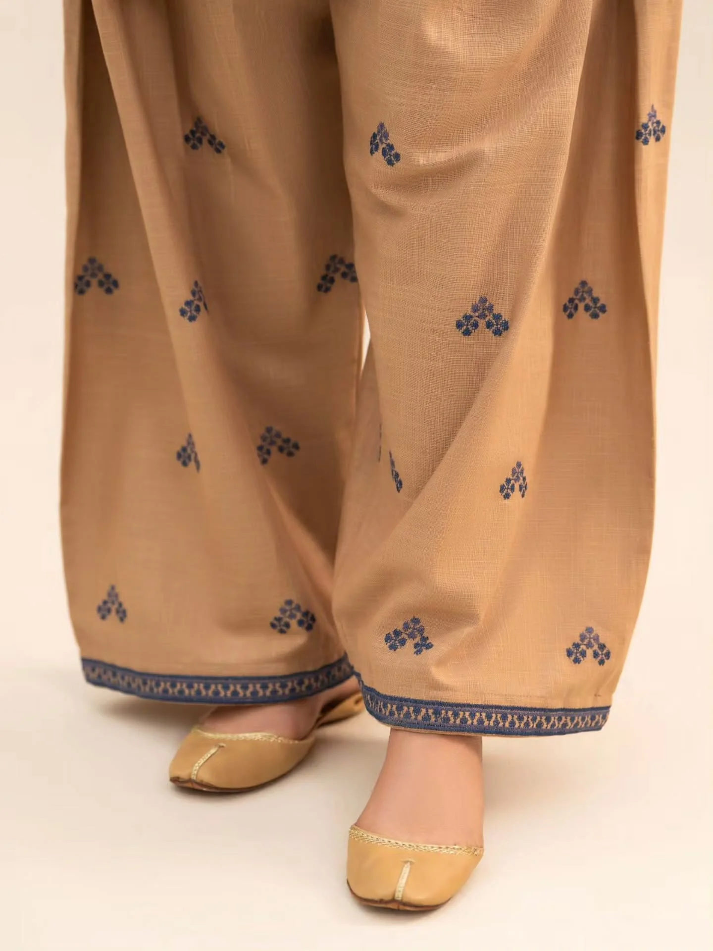 Arina 2 Pieces - Image 5