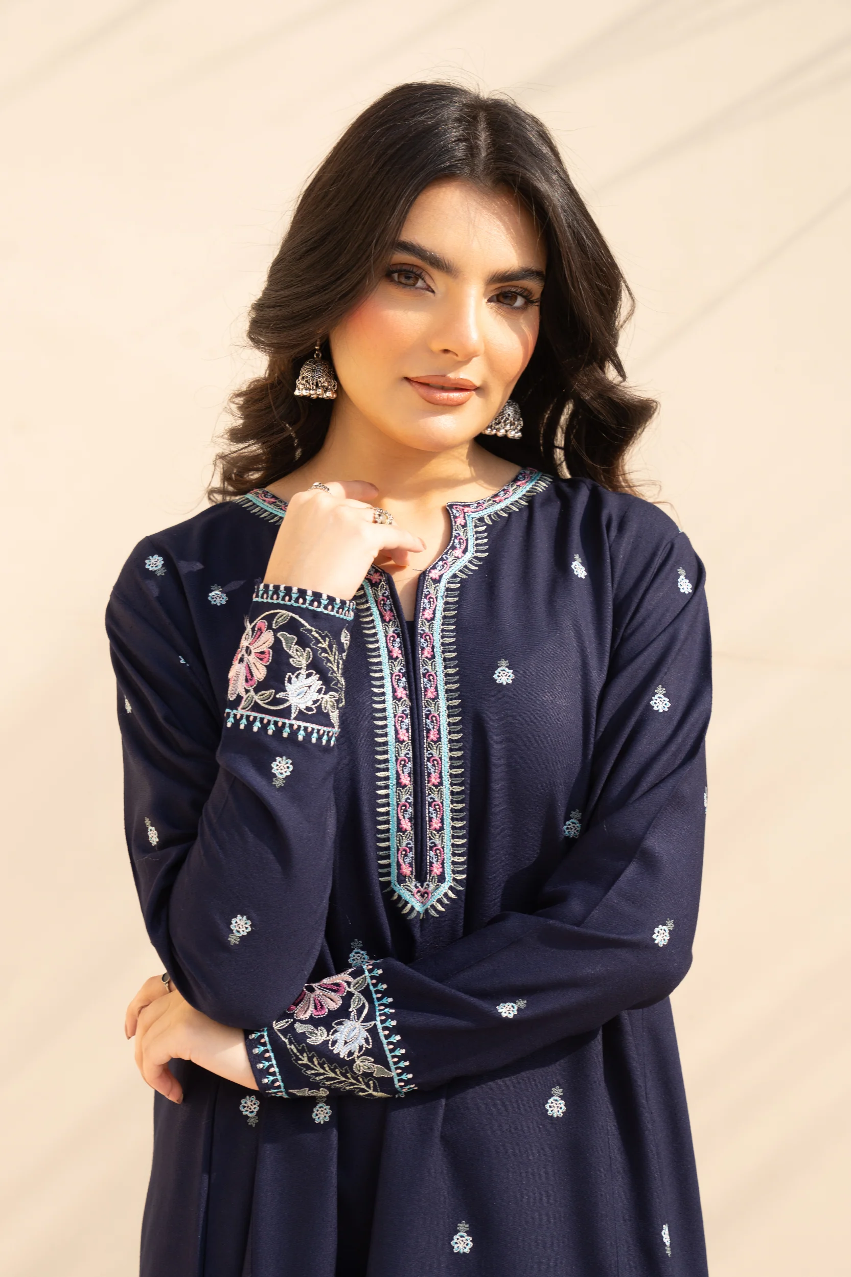 Roshan 3 Piece - Image 4