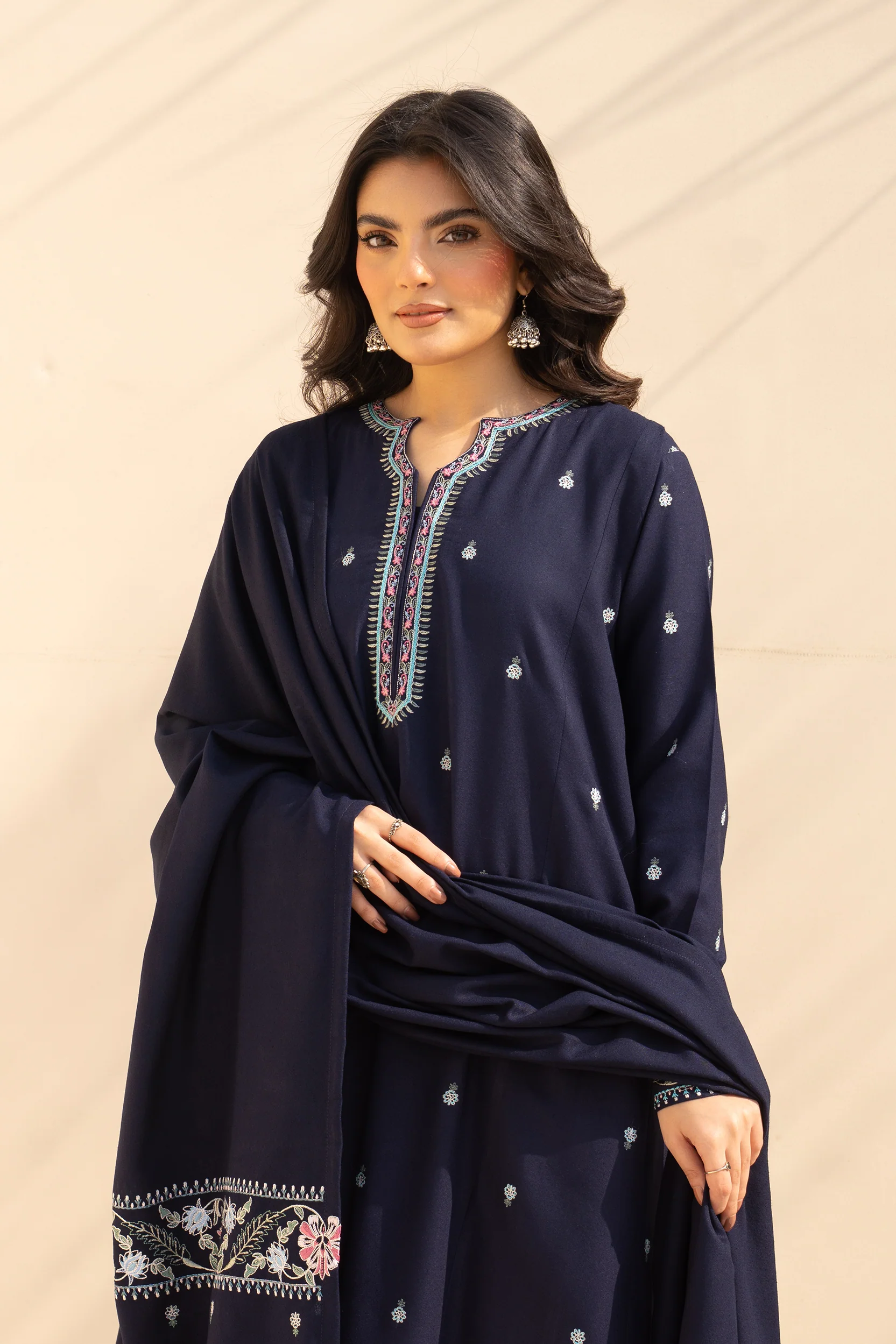 Roshan 3 Piece - Image 5