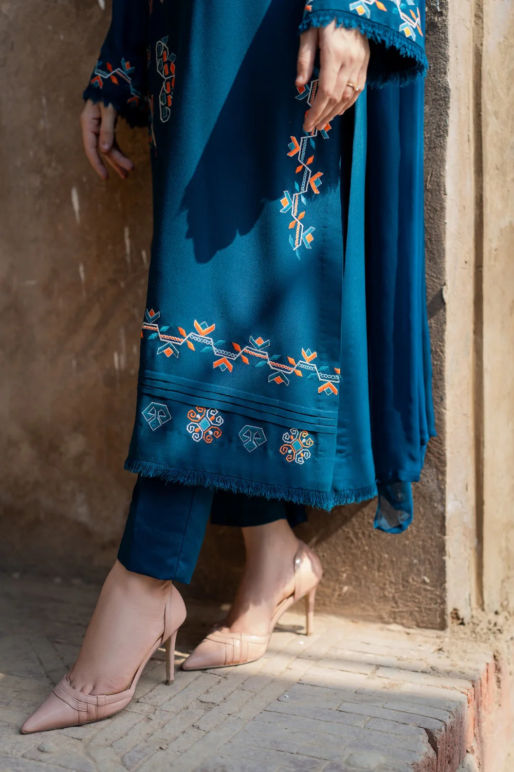 Lamya 2 Piece - Image 4