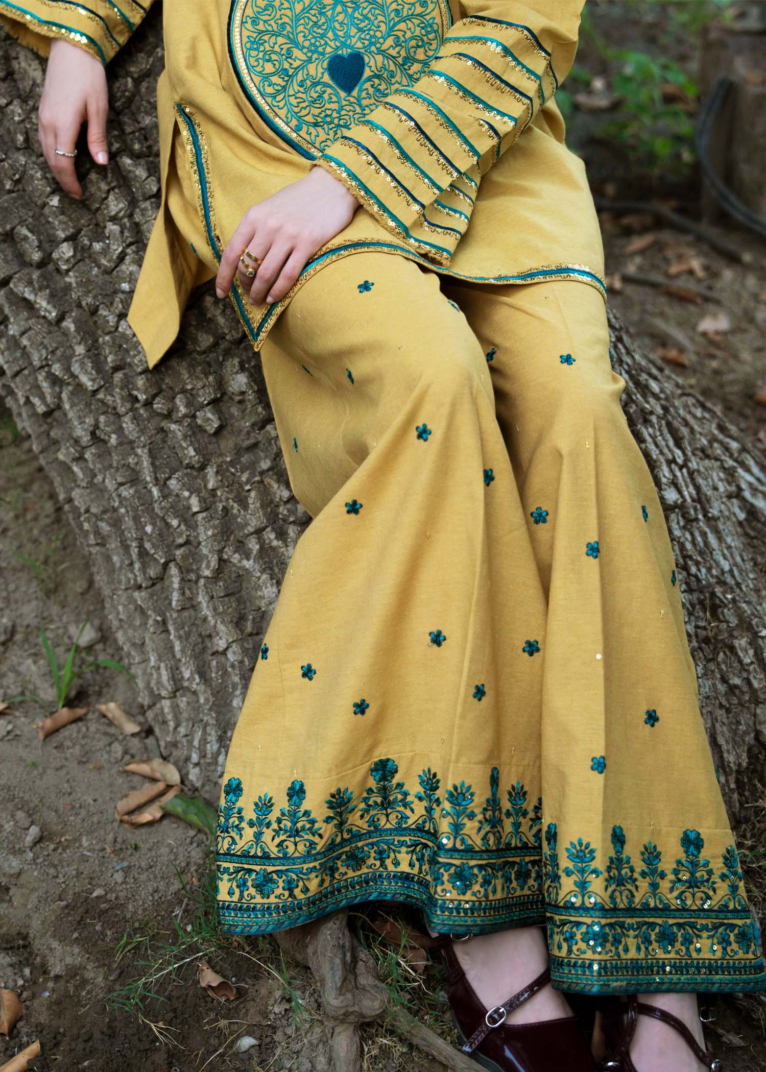 Aroosa 2 Piece - Image 6