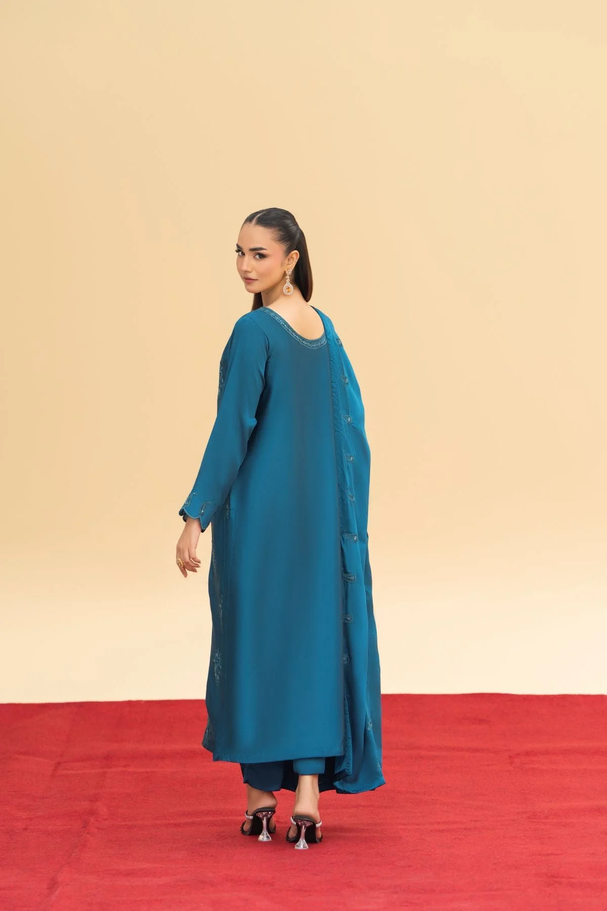 Rameen 3 Piece - Image 4