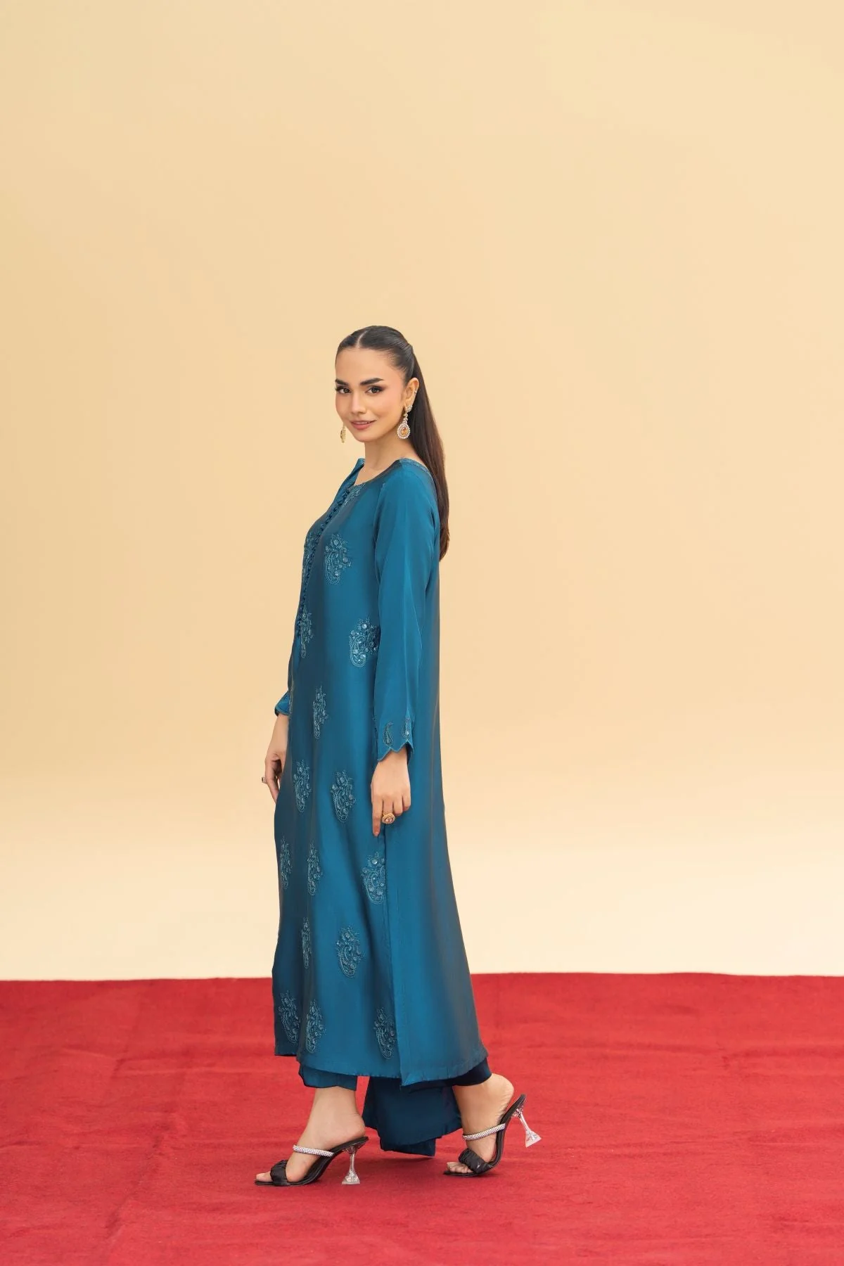 Rameen 3 Piece - Image 7