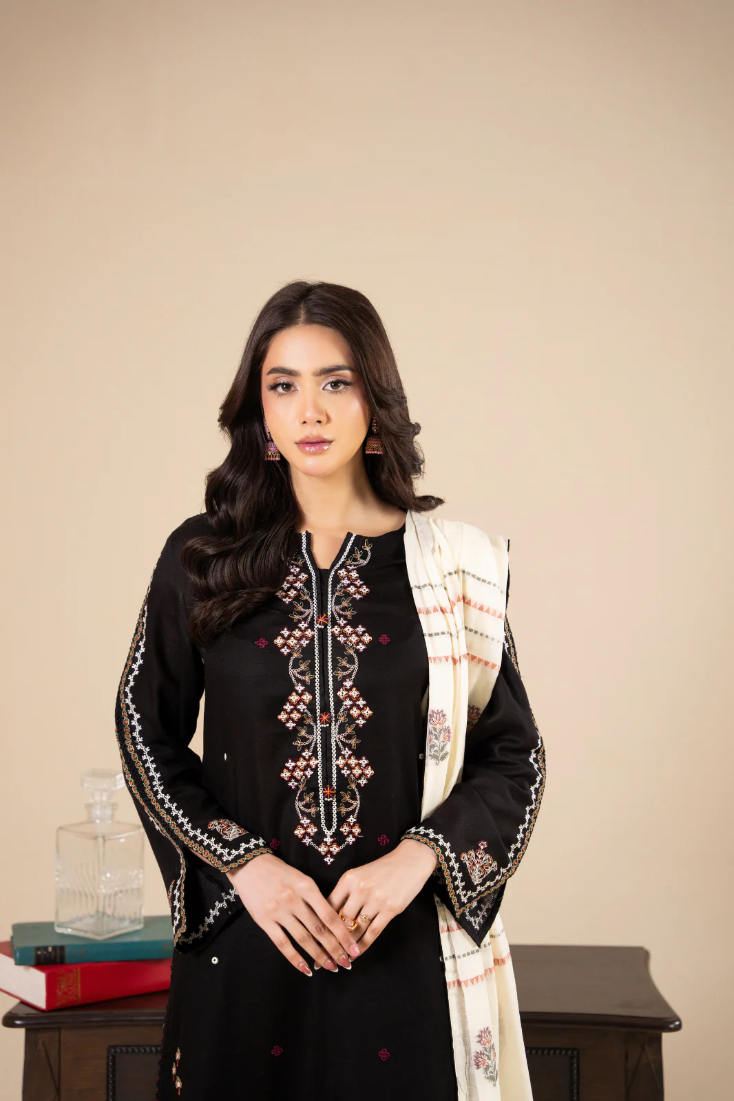 Saaya 3 Piece - Image 3