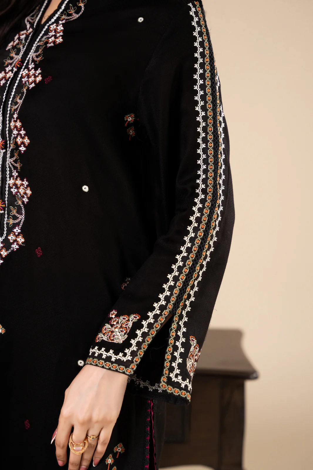 Saaya 3 Piece - Image 6