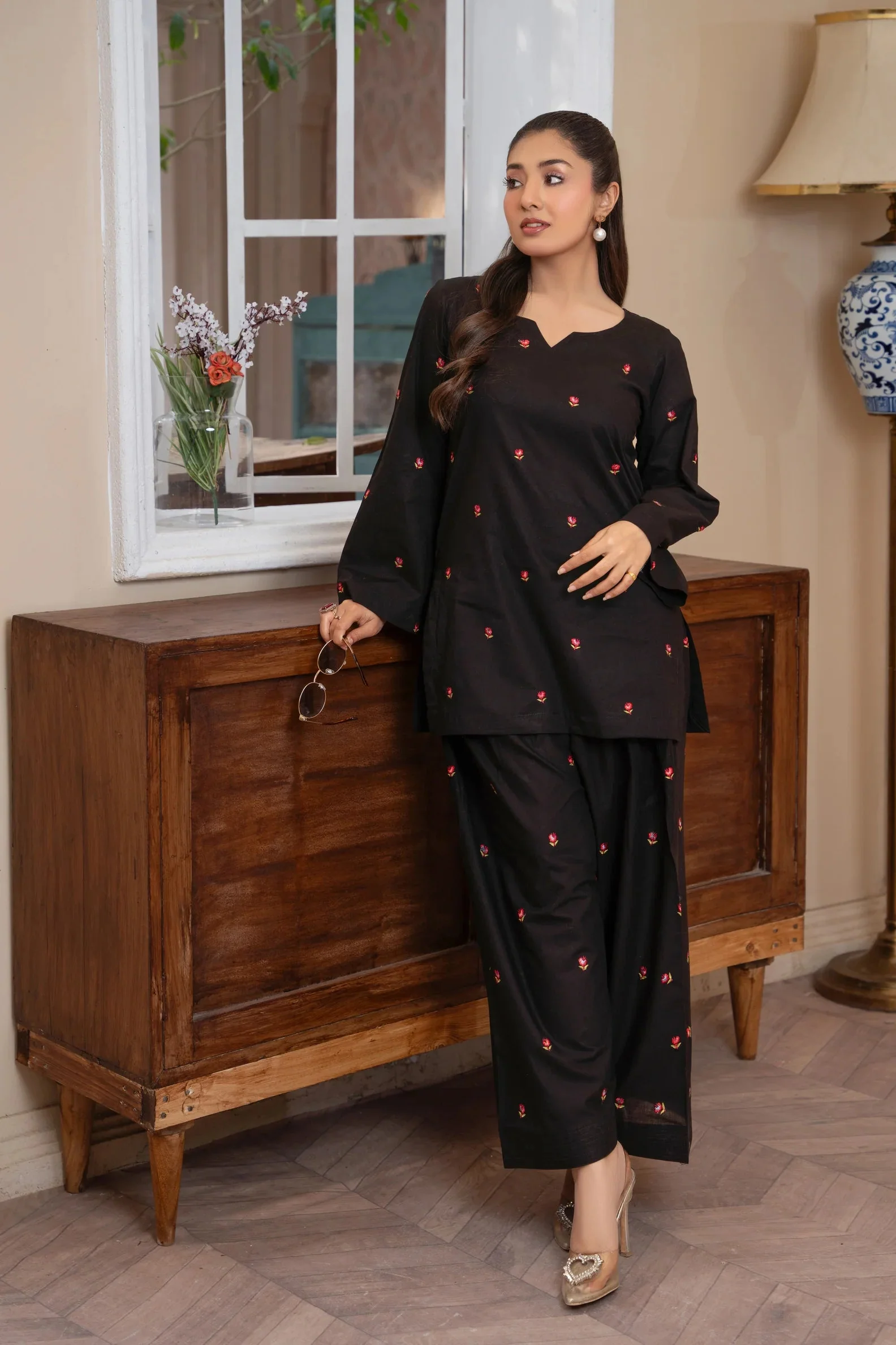 Sarosh 2 Piece (Farshi Shalwar)  - PEZ18 - Image 3