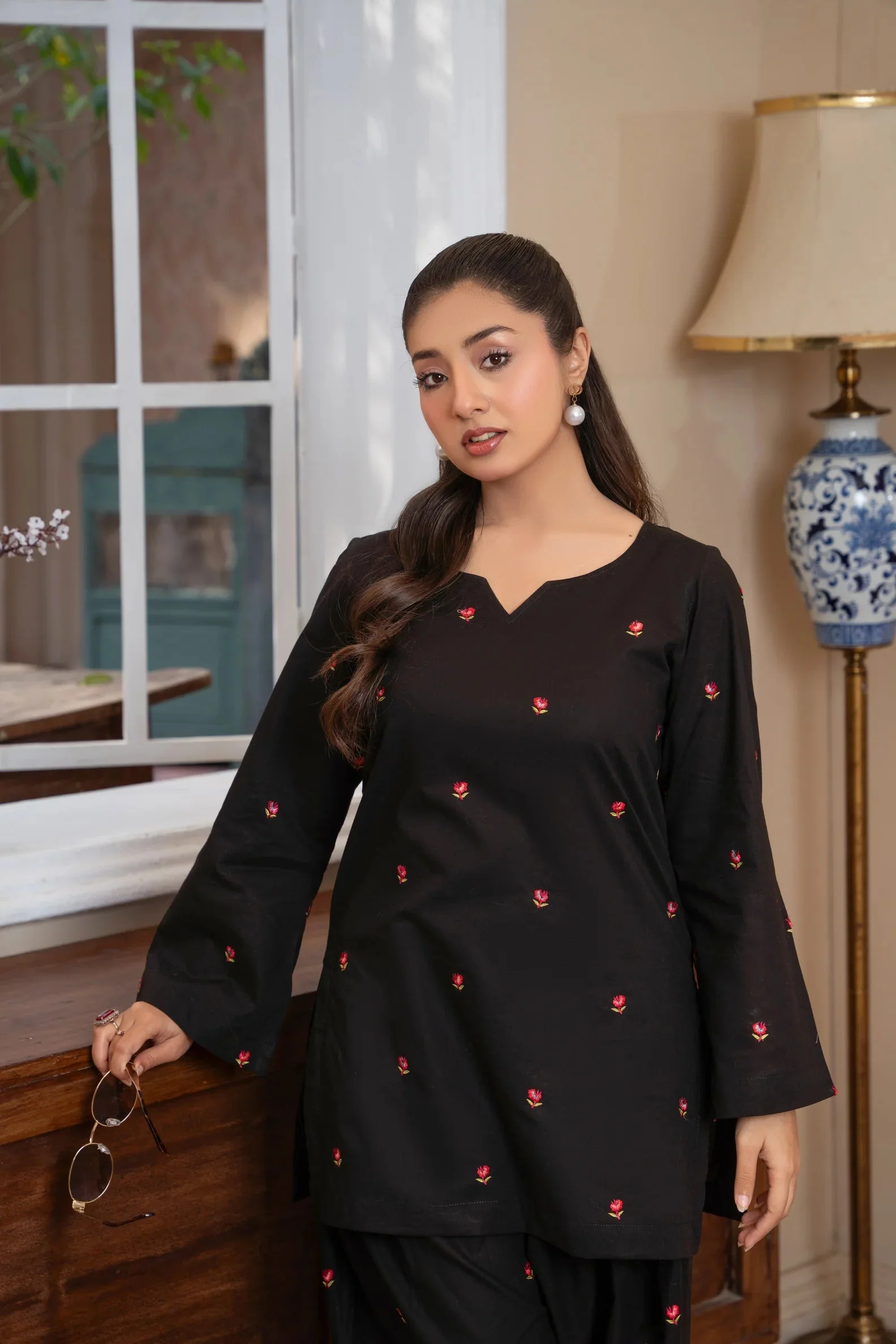 Sarosh 2 Piece (Farshi Shalwar)  - PEZ18 - Image 4