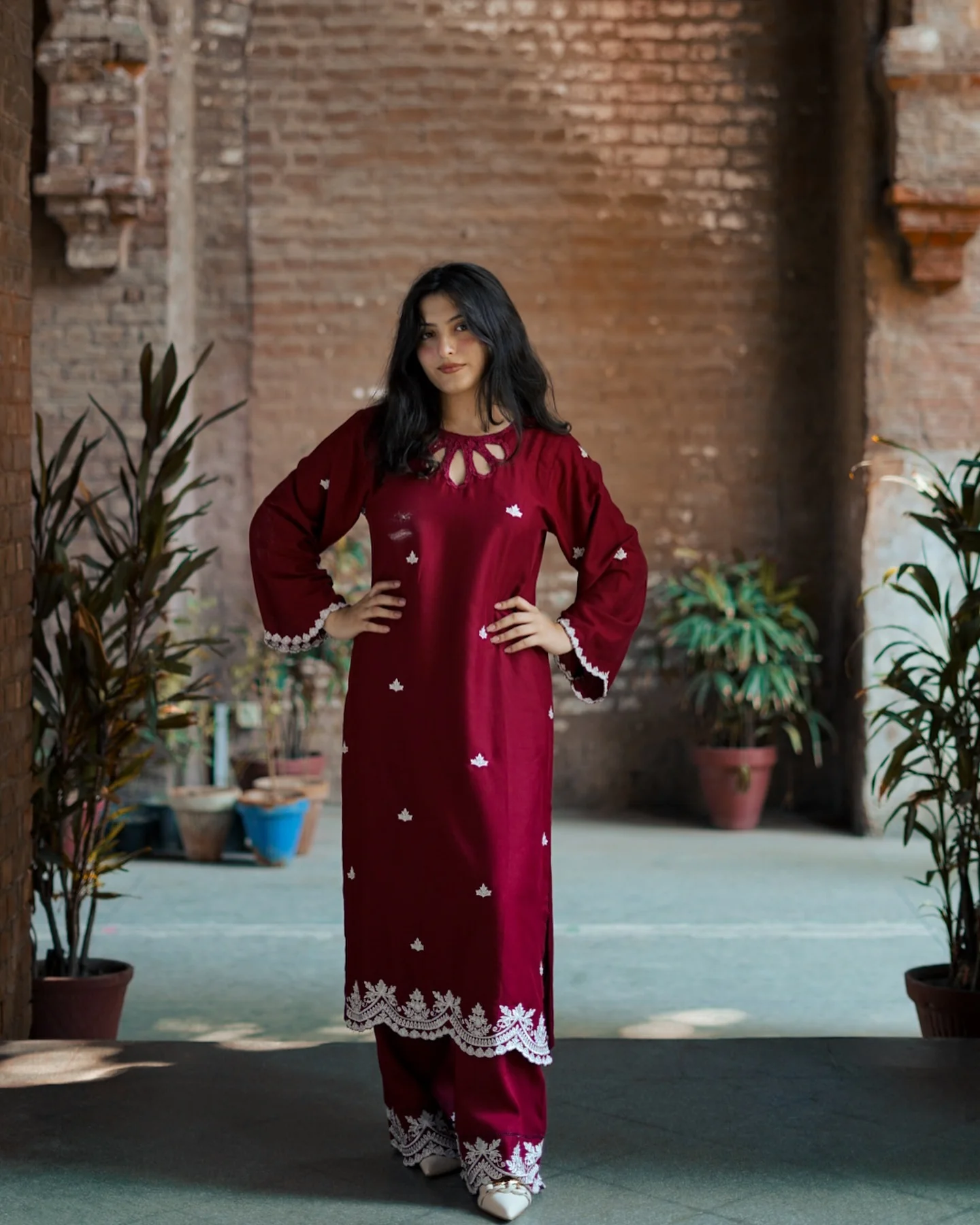 Surkh 2 Piece - Image 4